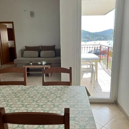 Kustura * Vinišće