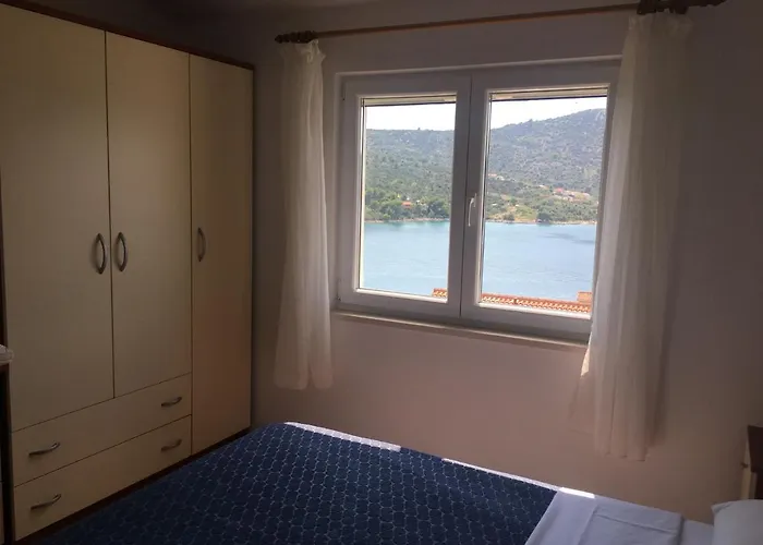 Kustura * Vinišće